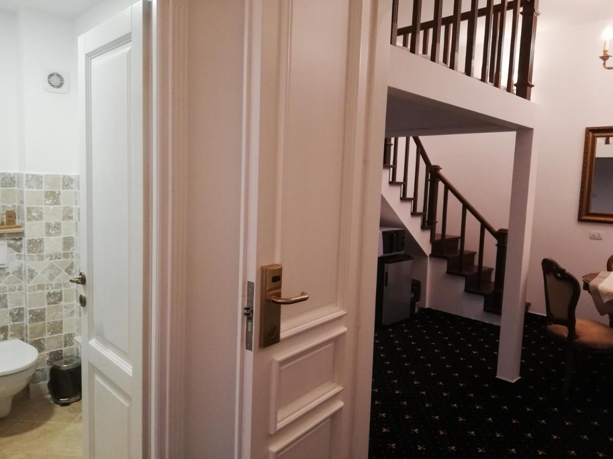 Aparthotel Weiss Little Palace Braszów Zewnętrze zdjęcie