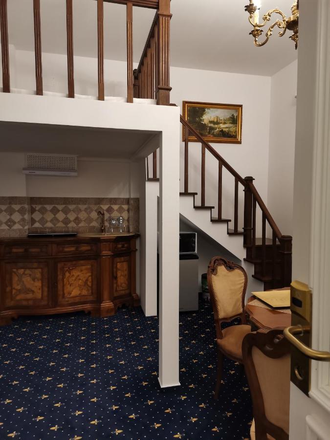 Aparthotel Weiss Little Palace Braszów Zewnętrze zdjęcie